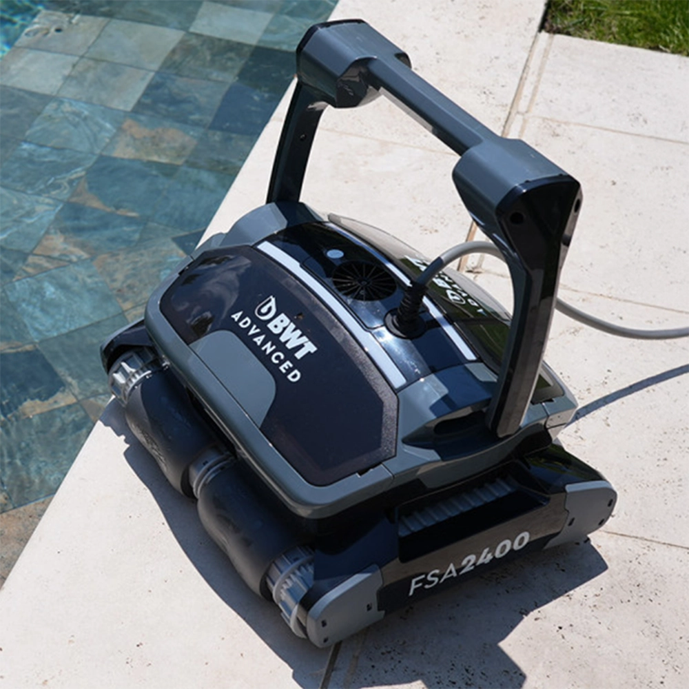 Neu: BWT Poolroboter FSA 2400 für Wand- und Bodenreinigung