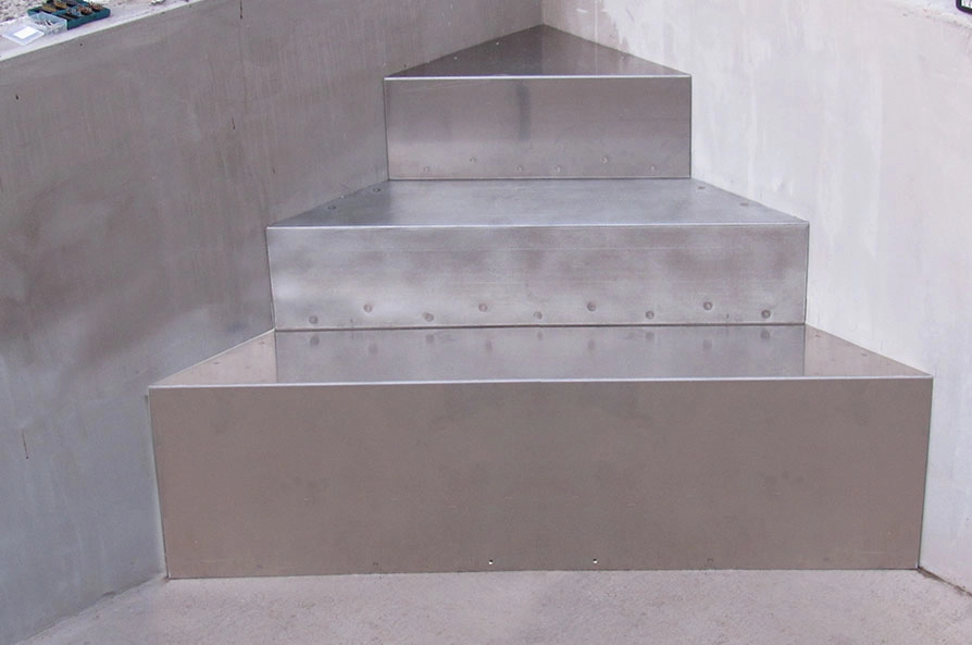 89-Fertig-befestigte-Treppex8EvuW9o3iQp9 AQUASTEP Aluminium-Ecktreppe BWT