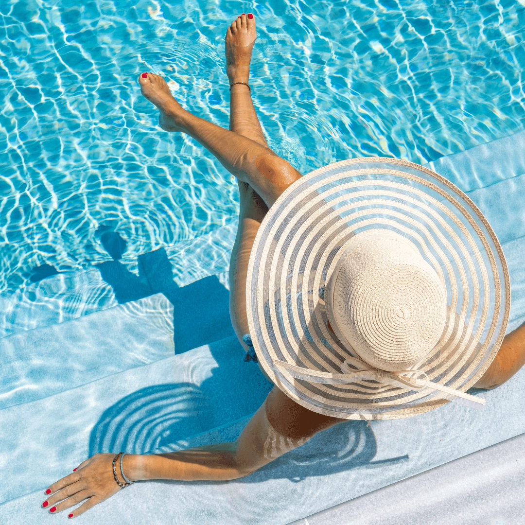 erholung Frau entspannt im Pool